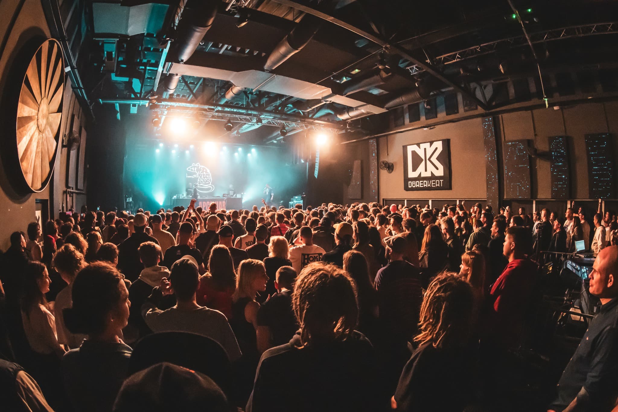 Slow Village – Hat után lemezbemutató turné • Veszprém (RapCaviar)